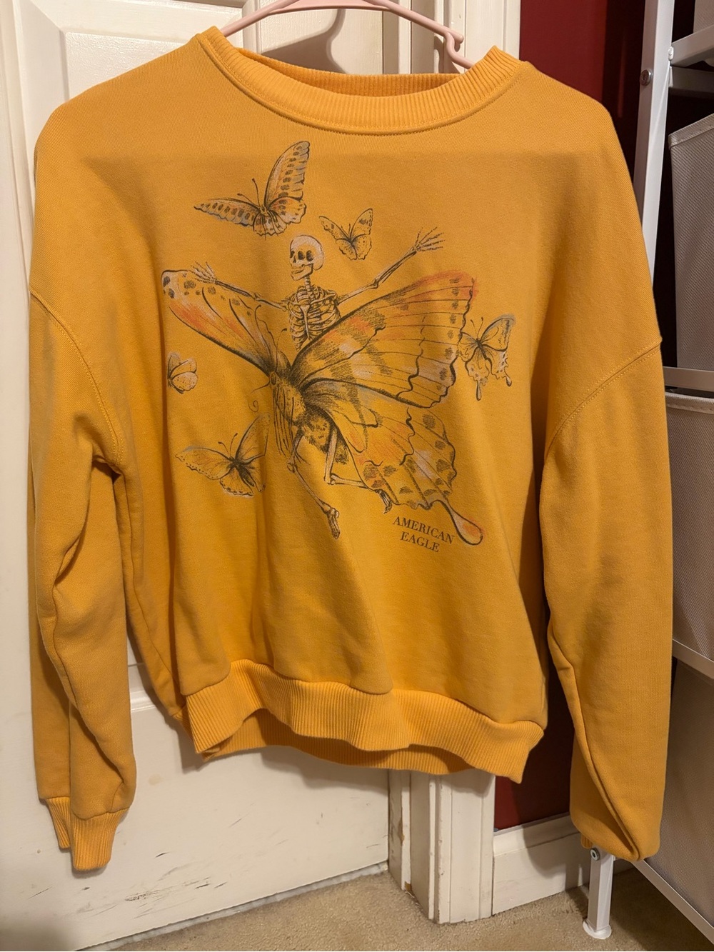 American Eagle Outfitters Women's Mustard Yellow Graphic Sweatshirt